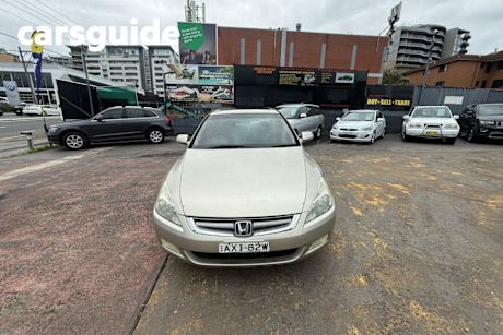 Gold 2005 Honda Accord Sedan V6 40