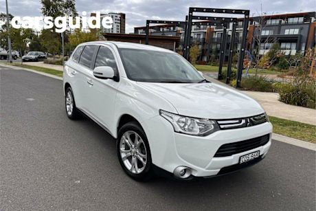White 2013 Mitsubishi Outlander Wagon Aspire (4X4)
