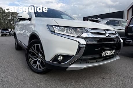 White 2018 Mitsubishi Outlander Wagon LS 7 Seat (2WD)