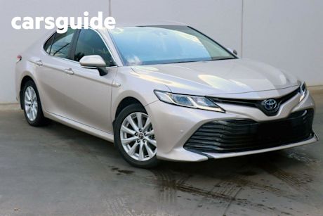 Gold 2018 Toyota Camry Sedan Ascent (hybrid)