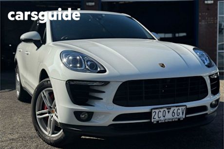 White 2017 Porsche Macan Wagon
