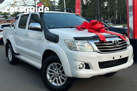 White 2014 Toyota Hilux Dual Cab Pick-up SR5 (4X4)