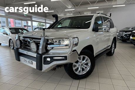 White 2017 Toyota Landcruiser Wagon Sahara (4X4)