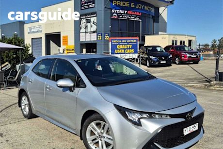 Silver 2018 Toyota Corolla Hatchback Ascent Sport