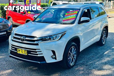 White 2018 Toyota Kluger Wagon