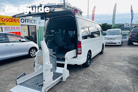 White 2006 Toyota Hiace Bus Commuter