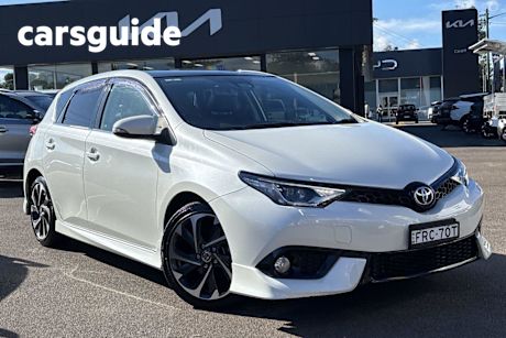 White 2017 Toyota Corolla Hatchback ZR
