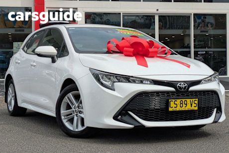 White 2018 Toyota Corolla Hatchback Ascent Sport