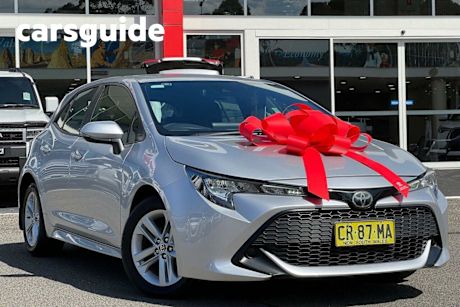 Silver 2018 Toyota Corolla Hatchback Ascent Sport