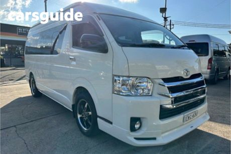 White 2015 Toyota Hiace Bus Commuter