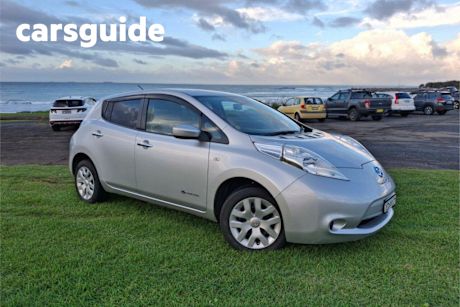 Silver 2016 Nissan Leaf Hatch