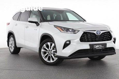 White 2024 Toyota Kluger Wagon Grande eFour