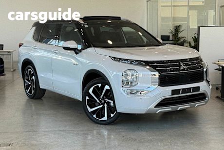 White 2022 Mitsubishi Outlander Wagon Phev Exceed Tour 5+2 ST (awd)