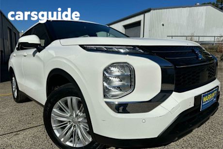 White 2024 Mitsubishi Outlander Wagon ES 5 Seat (2WD)