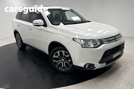 White 2014 Mitsubishi Outlander Wagon Aspire (4X4)