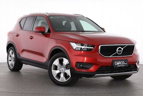 Red 2020 Volvo XC40 Wagon T4 Momentum (fwd)