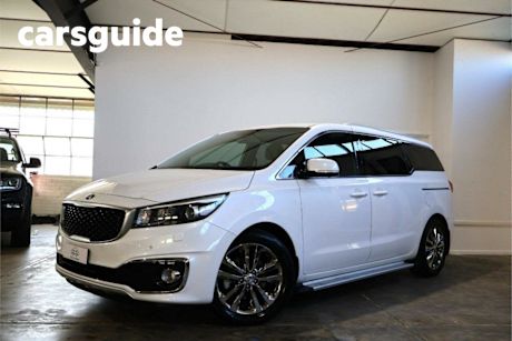 White 2018 Kia Carnival Wagon Platinum