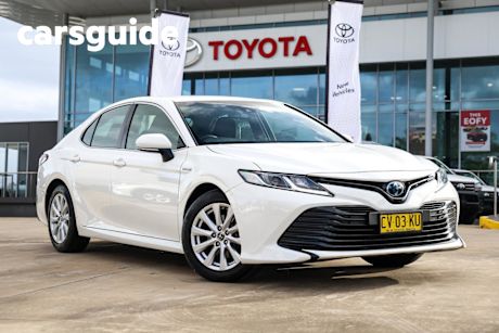 White 2019 Toyota Camry Sedan Ascent (hybrid)