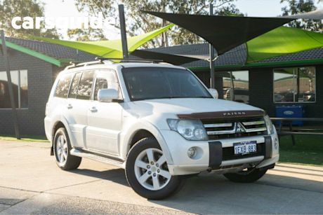 White 2009 Mitsubishi Pajero Wagon VR-X LWB (4X4)