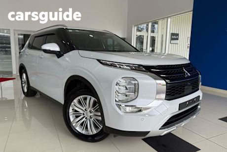 White 2021 Mitsubishi Outlander Wagon LS 7 Seat (2WD)