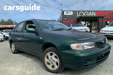 Green 1999 Nissan Pulsar Sedan LX