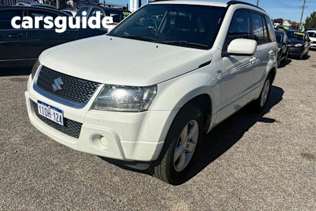 White 2011 Suzuki Grand Vitara Wagon (4X4)