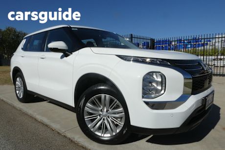 White 2023 Mitsubishi Outlander Wagon ES 5 Seat (2WD)