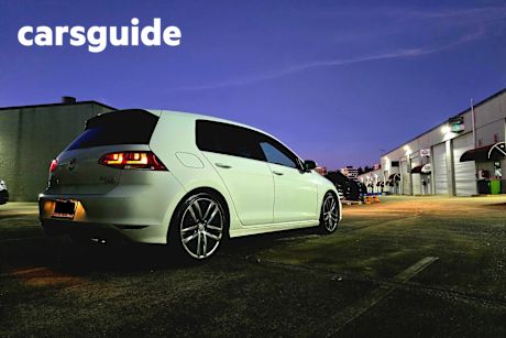 White 2015 Volkswagen Golf Hatchback 110 TDI Highline