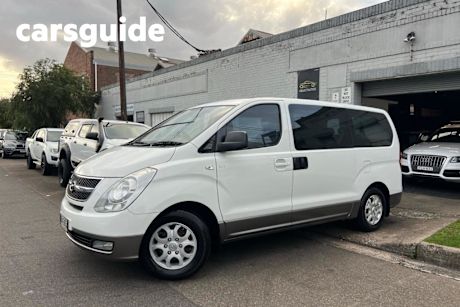White 2009 Hyundai Imax Wagon