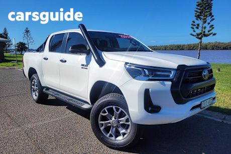 White 2022 Toyota Hilux Double Cab Pick Up SR5 + Premium Interior (4X4)