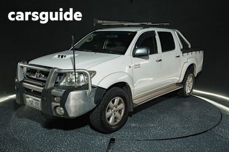 White 2011 Toyota Hilux Dual Cab Pick-up SR5 (4X4)