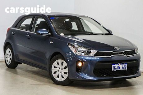 Blue 2017 Kia RIO Hatchback S