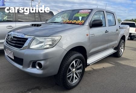 Silver 2015 Toyota Hilux Dual Cab Pick-up SR (4X4)