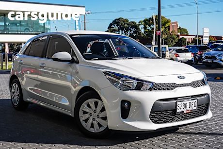 White 2020 Kia RIO Hatchback S