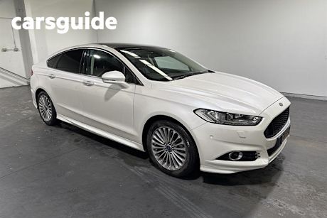 White 2016 Ford Mondeo Hatchback Titanium