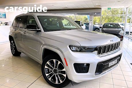 Silver 2022 Jeep Grand Cherokee Wagon Overland 5 Seat (4X4)