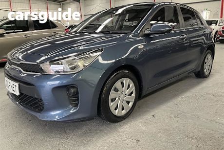Blue 2017 Kia RIO Hatchback S