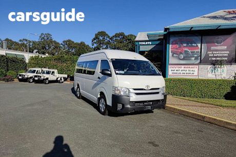 White 2018 Toyota Hiace Bus Commuter (12 Seats)