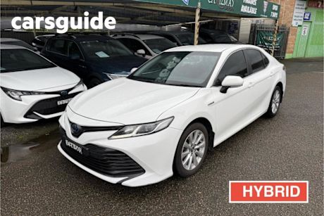 White 2019 Toyota Camry Sedan Ascent (hybrid)