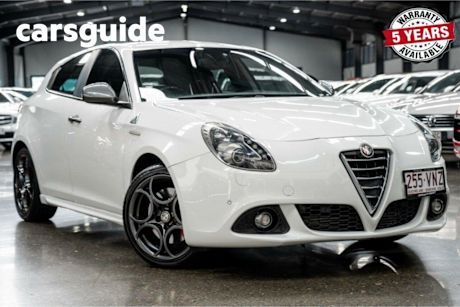 White 2015 Alfa Romeo Giulietta Hatchback Quadrifoglio Verde