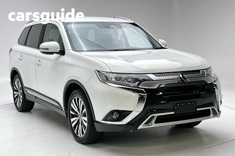 White 2018 Mitsubishi Outlander Wagon LS 7 Seat (awd)