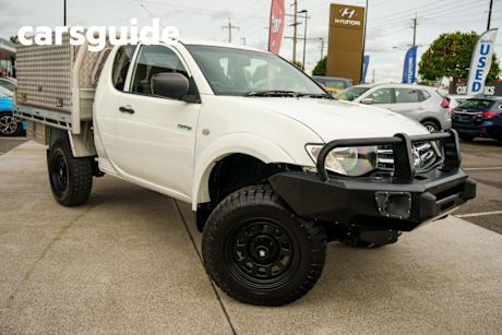 White 2014 Mitsubishi Triton Club Cab Chassis GLX (4X4)