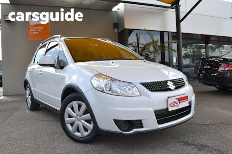 White 2011 Suzuki SX4 Hatchback