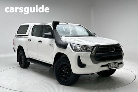 White 2020 Toyota Hilux Double Cab Pick Up SR (4X4)
