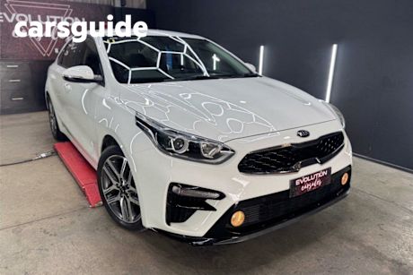 White 2018 Kia Cerato Sedan Sport