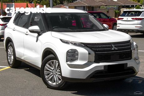 White 2024 Mitsubishi Outlander Wagon ES 7 Seat (2WD)