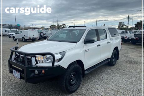White 2019 Toyota Hilux Double Cab Pick Up SR (4X4)