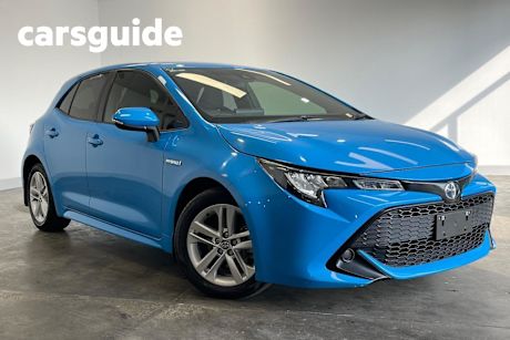 Blue 2020 Toyota Corolla Hatchback Ascent Sport (hybrid)