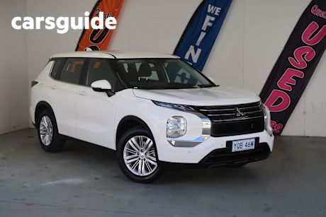 White 2023 Mitsubishi Outlander Wagon ES 7 Seat (2WD)