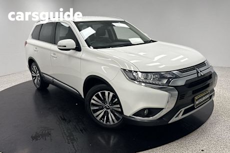 White 2019 Mitsubishi Outlander Wagon LS 7 Seat (awd)